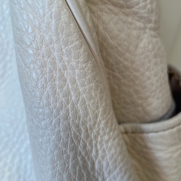 ANN TAYLOR OFF WHITE shoulder bag
Leather or hand bag - Picture 4 of 6
